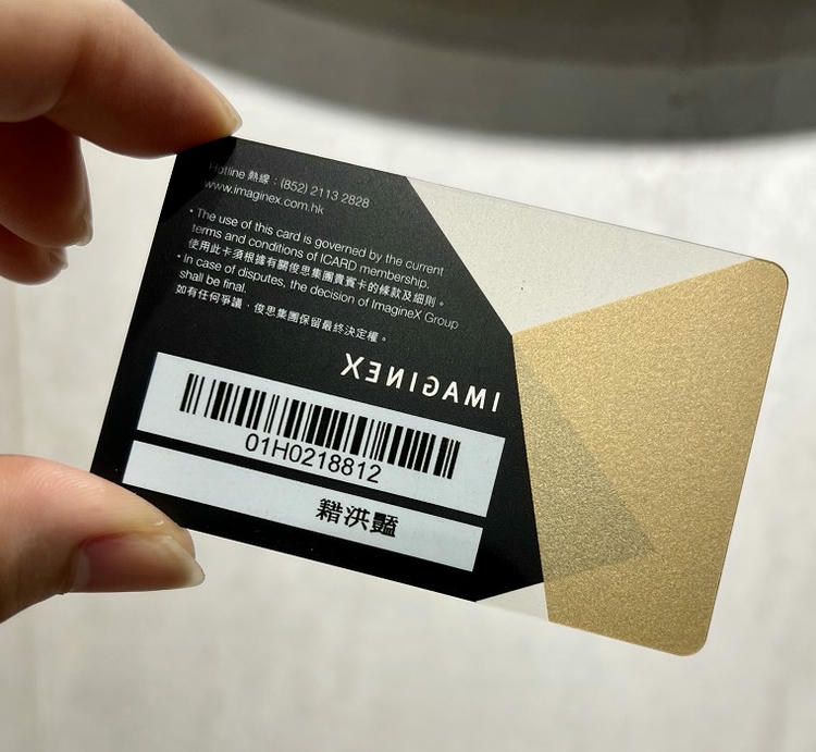 Cartões de membro transparentes em PVC com destaque para impressão personalizada em projetos de cartões plásticos.