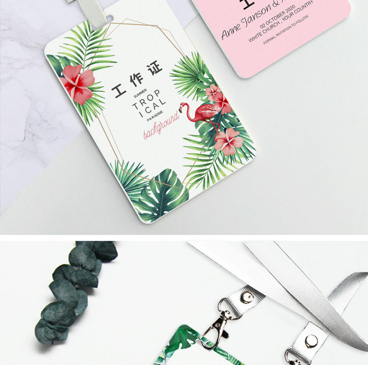 Logotipo impresso em crachás ID e cartões PVC de acesso personalizados para aplicações de marca e segurança.