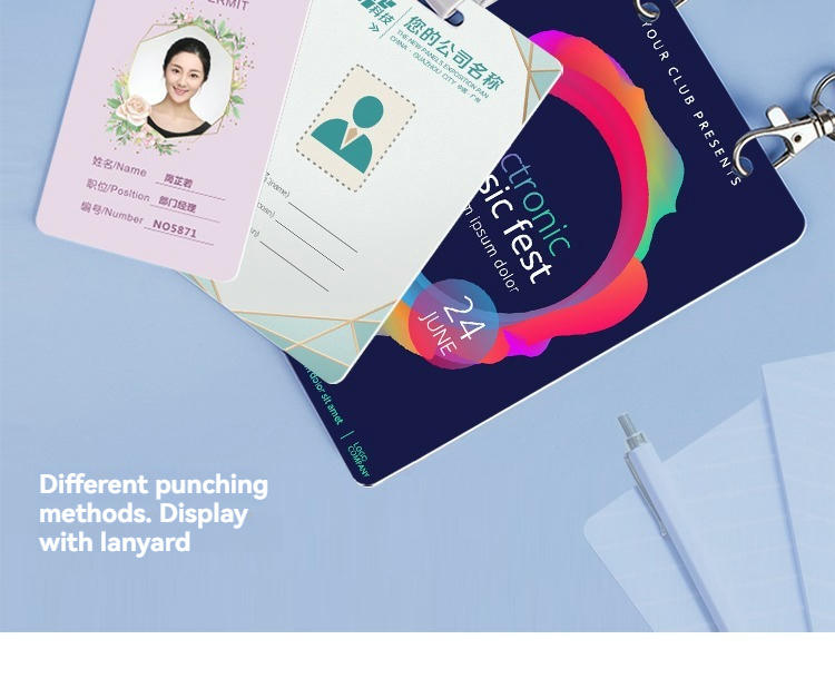 Embalagem de crachás ID e cartões PVC de acesso personalizados para fornecimento e distribuição.
