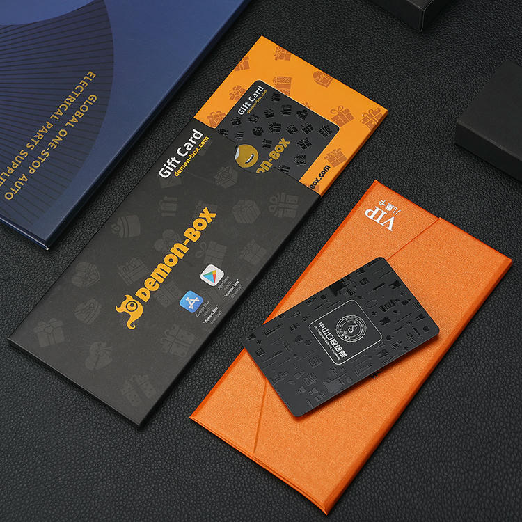 Imagem destacando cartões de sócio personalizados para programas de marca com controle de acesso seguro para aplicações de Cartões plásticos.