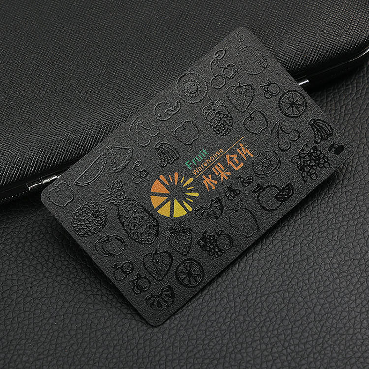Foto de cartões de sócio personalizados para programas de marca, mostrando a vista lateral na categoria Cartões plásticos.