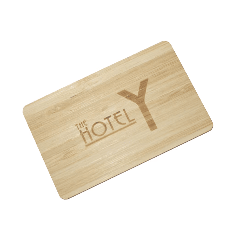 Imagem nítida de Cartões-presente RFID em bambu personalizados destacando impressão personalizada de cartões para aplicações de Cartões de madeira.