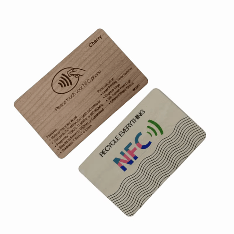 Imagem de Cartões-presente RFID em bambu personalizados com foco em vista lateral para projetos de Cartões de madeira.