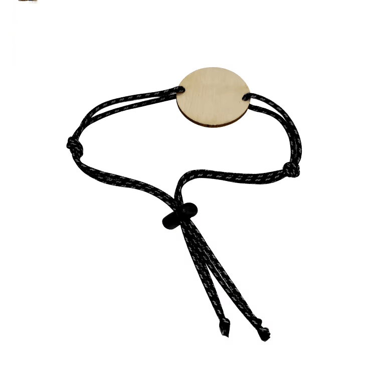 Imagem destacando cartões-presente de madeira personalizados para identidade visual premium com leitura sem contato em aplicações de Cartões de Madeira.
