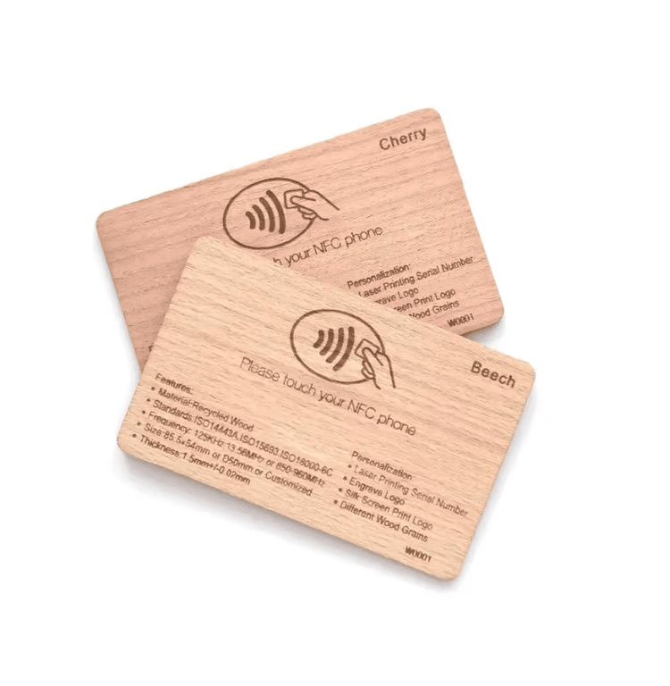 Cartões-presente NFC personalizados em bordo para marcas, com foco na vista traseira para projetos de Cartões de Madeira.