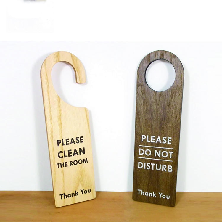 Imagem nítida de Cartões de Bambu Personalizados para Brindes destacando vista lateral para aplicações de Cartões de madeira.