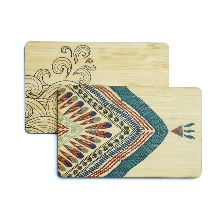 Imagem de Cartões RFID de Tília para Brindes e Marca com vista traseira para compradores que comparam soluções de Cartões de madeira.