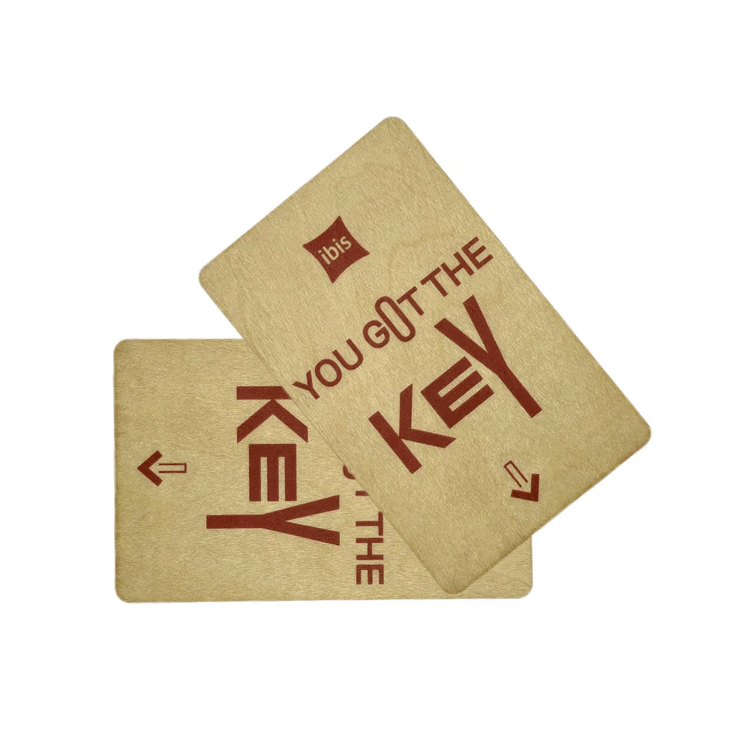 Imagem de Cartões RFID de madeira sapele com gravação laser com leitura sem contato para compradores que comparam soluções de Cartões de madeira.