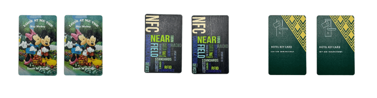Cartões RFID de madeira Custom Black Walnut mostrados em detalhe do chip para aplicações Cartões de madeira.