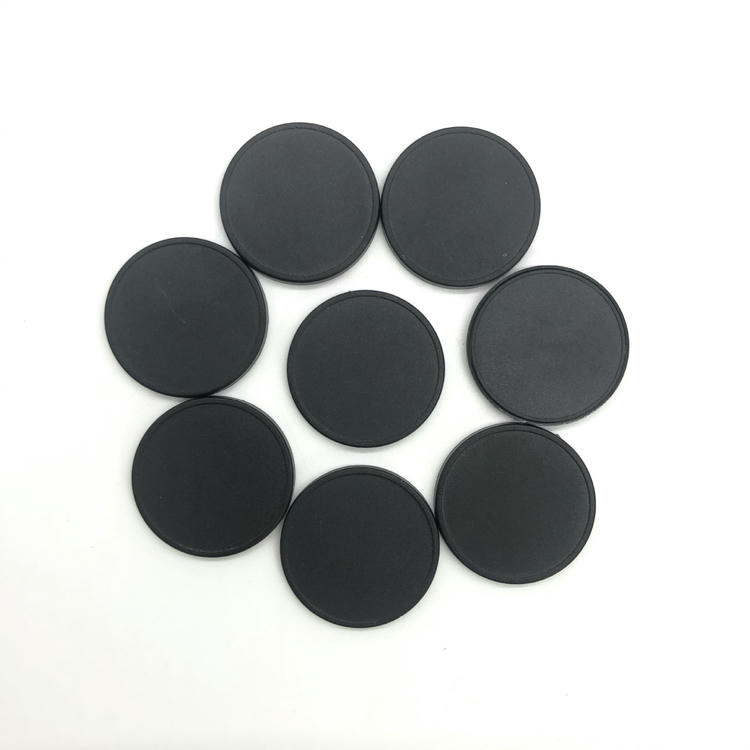 Tag RFID de disco em ABS branco, com superfície adequada para gravação personalizada de números ou logotipos.