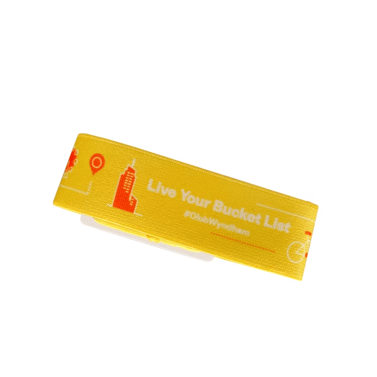 Vista traseira das pulseiras RFID elásticas para compradores que comparam soluções RFID para eventos esportivos.