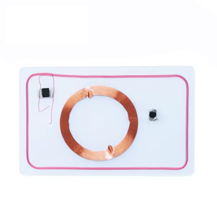 Cartão RFID personalizado exibindo opções de acabamento de superfície brilhante e fosco para aplicação profissional da identidade visual institucional.
