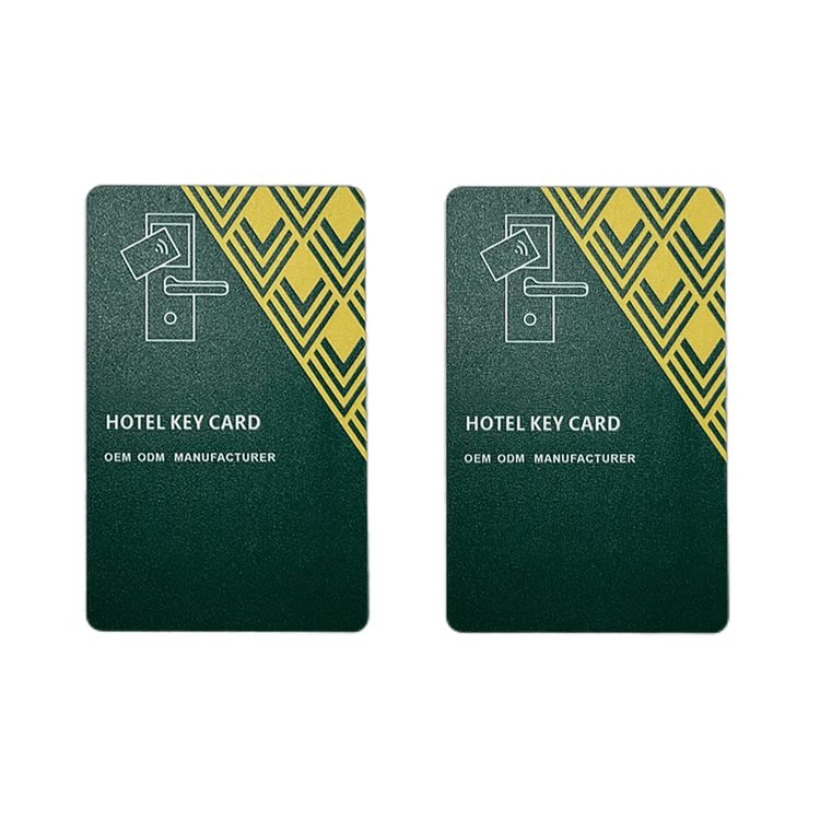 Cartões RFID personalizados em madeira de olmo para acesso e brindes em vista detalhada para aplicações de cartões de madeira.