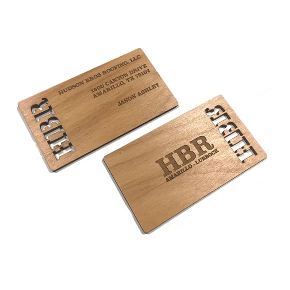 Cartões de casamento em madeira com RFID apresentados em vista lateral para aplicações de Cartões de Madeira.