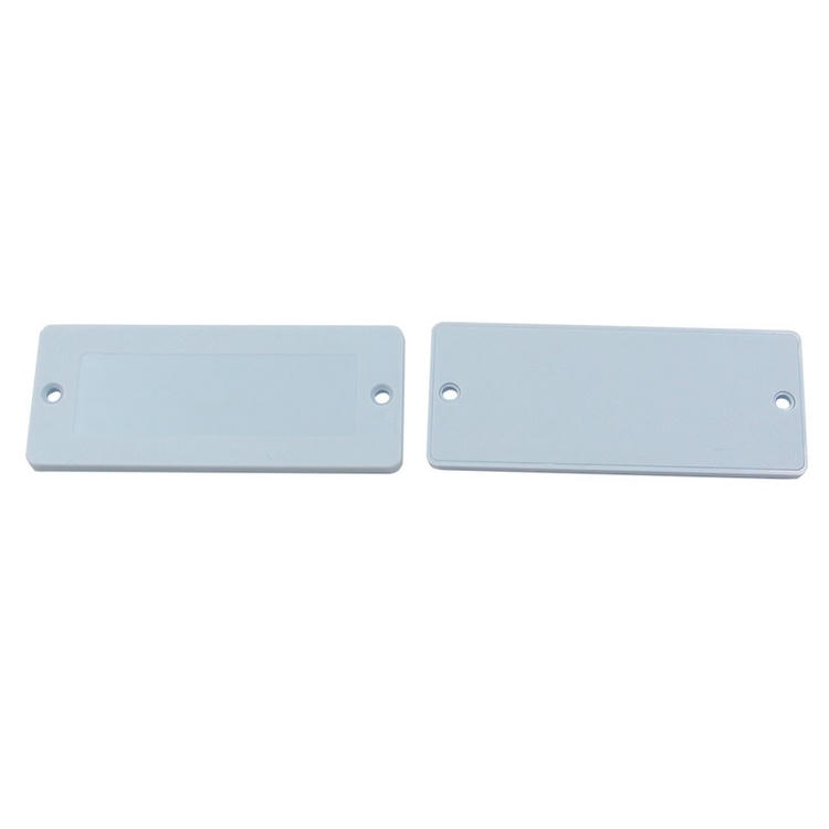 Várias tags RFID industriais EP8837-1 são exibidas para representar a disponibilidade de fornecimento em grandes volumes para projetos de grande escala.