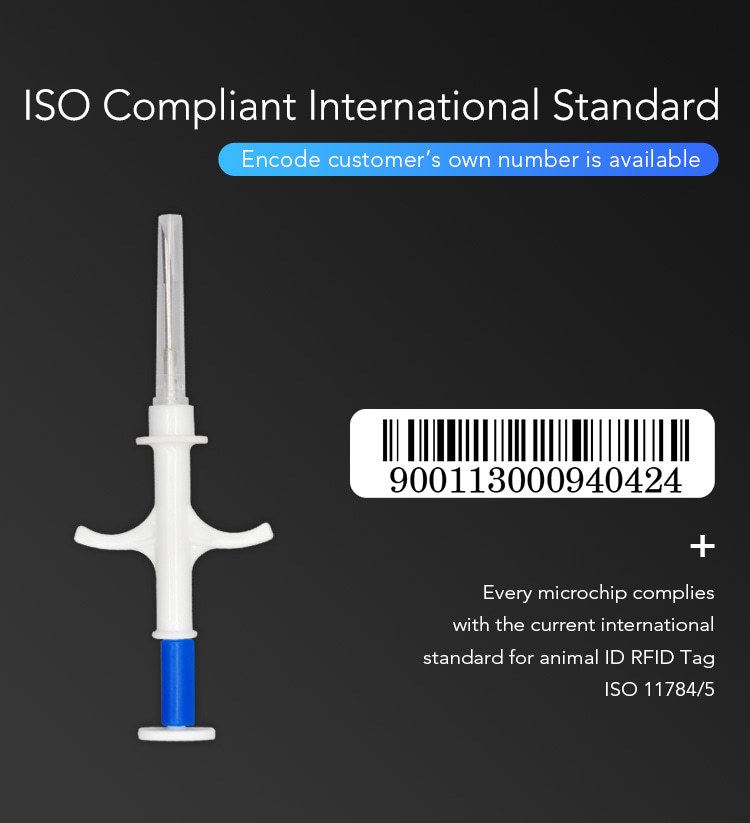 Imagem de uma seringa injetora e código de barras indicando conformidade ISO para registro internacional de microchips RFID para animais.