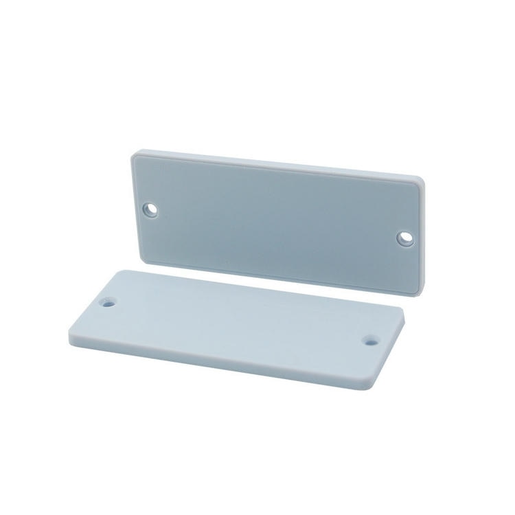 A parte traseira desta tag reutilizável para metal ep8837-1 destaca a superfície plana adequada à fixação segura com adesivo.