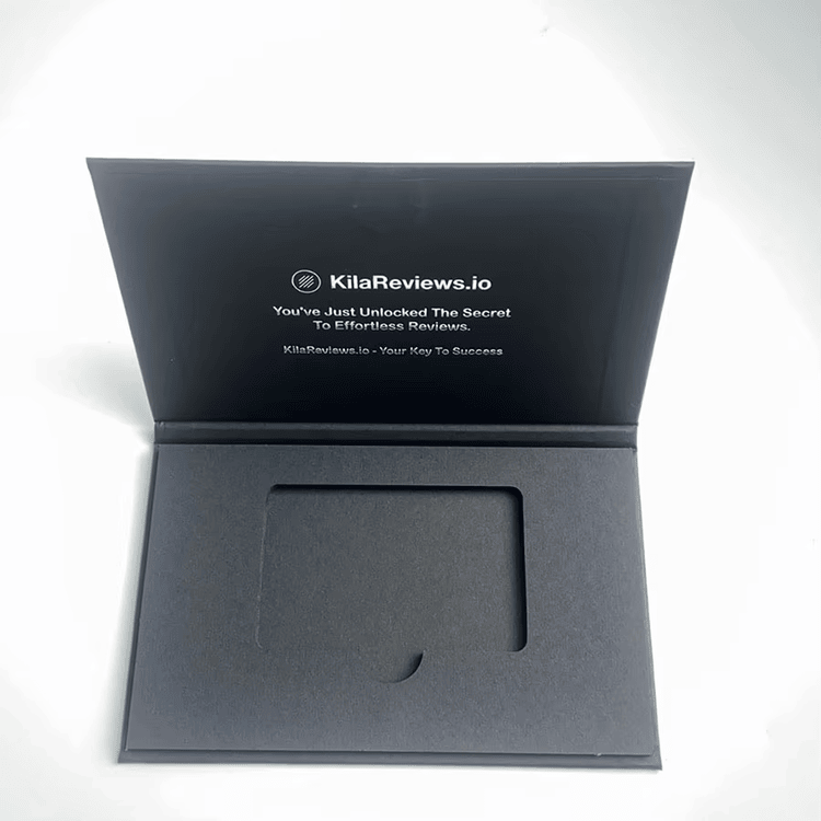 Esta caixa de luxo proporciona uma experiência premium de abertura para cartões de avaliação do Google e reforça o envolvimento do cliente com a marca.