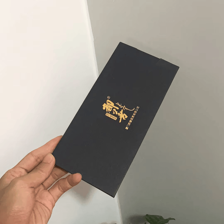 Caixa deslizante de luxo para apresentação profissional de cartões VIP e programas de fidelidade.