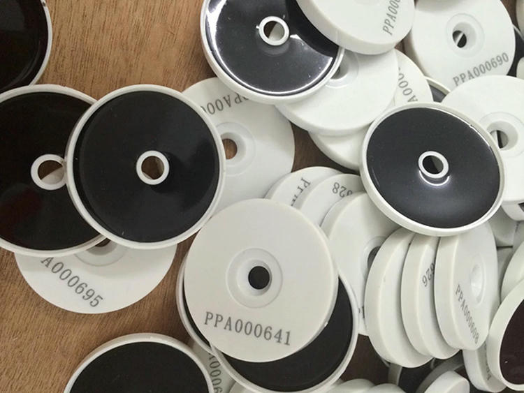 Imagem nítida de Tags RFID ABS para Pontos de Ronda de Segurança destacando etiqueta durável para aplicações de Tags RFID ABS para ronda de segurança.