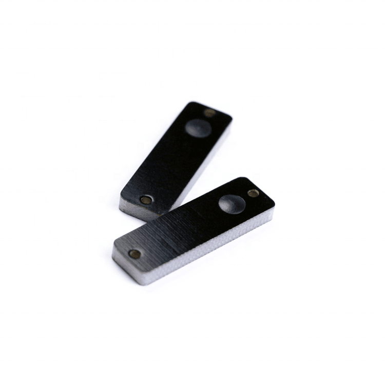 Tag RFID PCB para metal usada no rastreamento de ativos, apresentada com logotipo gravado.
