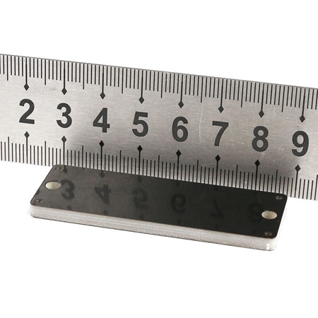 Tag RFID PCB para metal para ativos metálicos industriais com acabamento metálico escovado, indicado para compradores que comparam soluções tags RFID PCB para metal.