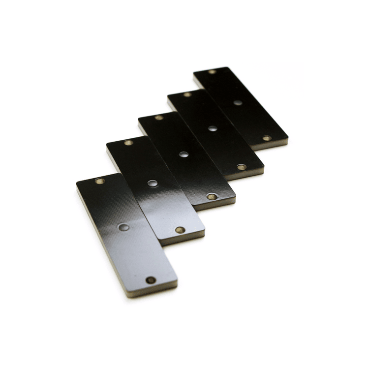 Tag RFID PCB para metal para ativos metálicos industriais mostrado com borda polida para compradores que comparam soluções tags RFID PCB para metal.