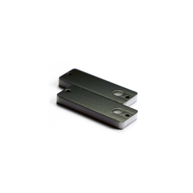 Etiqueta RFID UHF PCB para superfícies metálicas para rastreamento hospitalar, mostrada com detalhe de corte a laser para compradores que comparam soluções de etiquetas RFID PCB para superfícies metálicas.