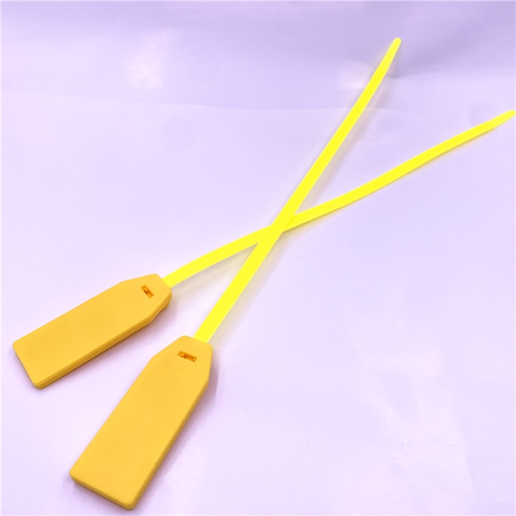 Lacre RFID com abraçadeira personalizado com código de barras para controle de ativos.