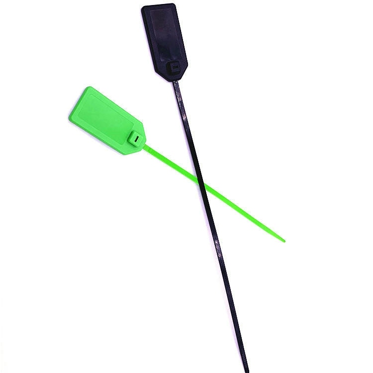 Duas tags RFID tipo lacre de abraçadeira modelo Z36030-1 são exibidas com as cintas estendidas e cruzadas para mostrar o comprimento e a face retangular da tag.