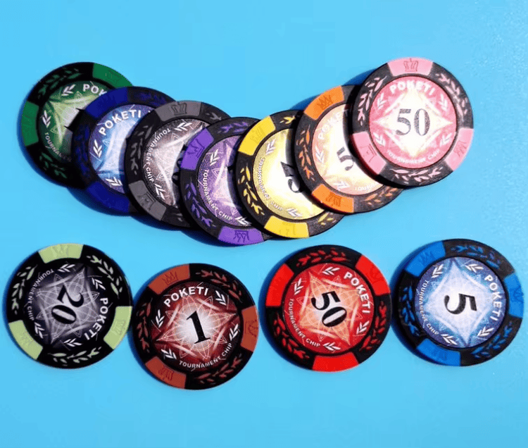 Detalhe de números personalizados gravados a laser em tokens RFID para identificação exclusiva e maior segurança.