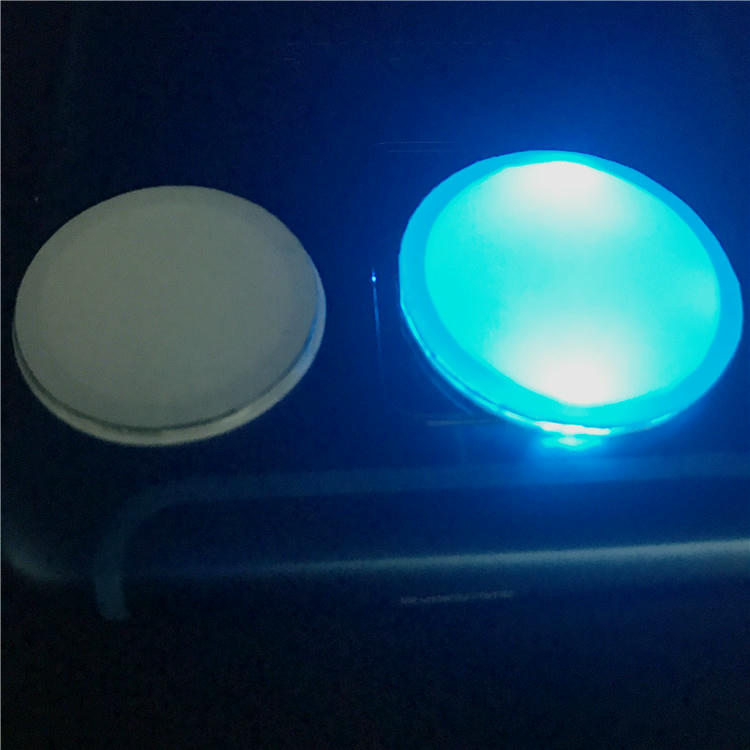 Inteligente nfc led label applied to a cardboard shipping box to facilitate error free scanning in logistics environments
