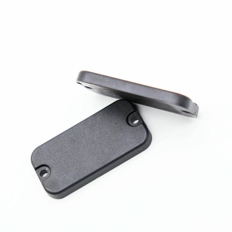 Esta imagem destaca uso industrial em Tags RFID PPS Compactas para Rastreamento Industrial para aplicações de Tags RFID em PPS.