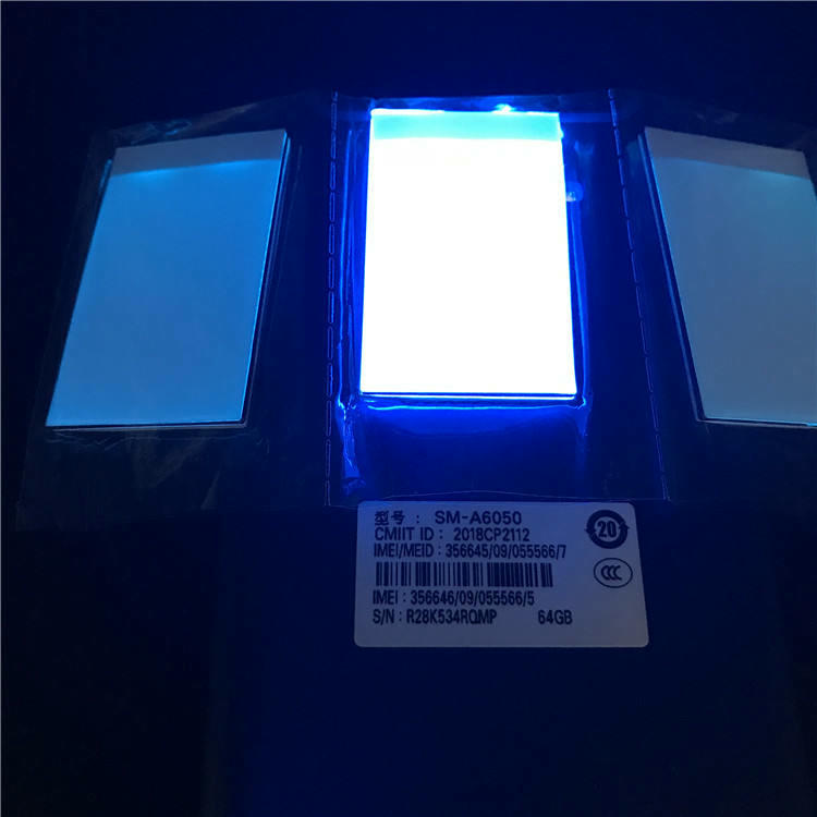 Vista traseira da tag de luz nfc revelando o verso autoadesivo de alta resistência projetado para aplicação fácil em várias superfícies.