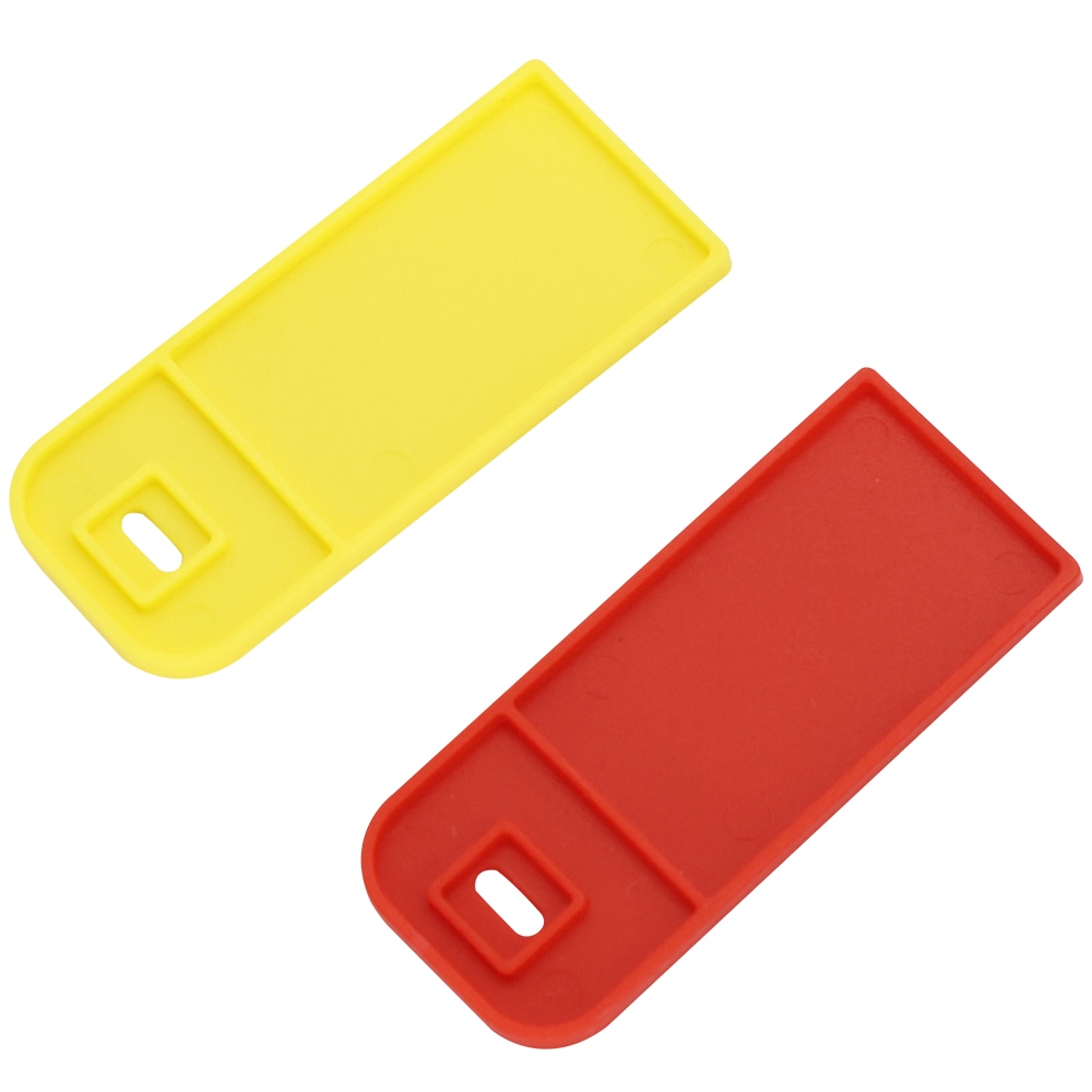 Abraçadeira RFID resistente a químicos utilizada como marcador durável em ativos industriais.