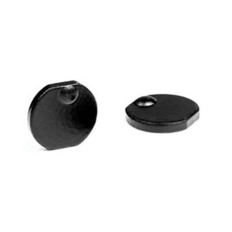 O perfil ultrafino de 1,5 mm da tag RFID de cerâmica CD10-1 reduz interferências e o risco de enroscar quando instalada em máquinas com componentes móveis.