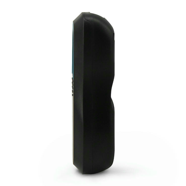Esta imagem mostra o perfil lateral do leitor móvel RFID UHF preto R58H com borda fina e curva lateral ergonômica.