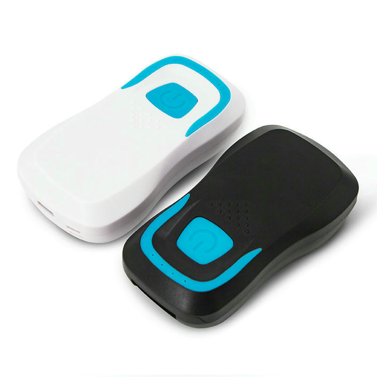 Esta imagem mostra leitores móveis RFID UHF R58H pretos e brancos posicionados juntos para apresentar duas opções de cor para a carcaça.