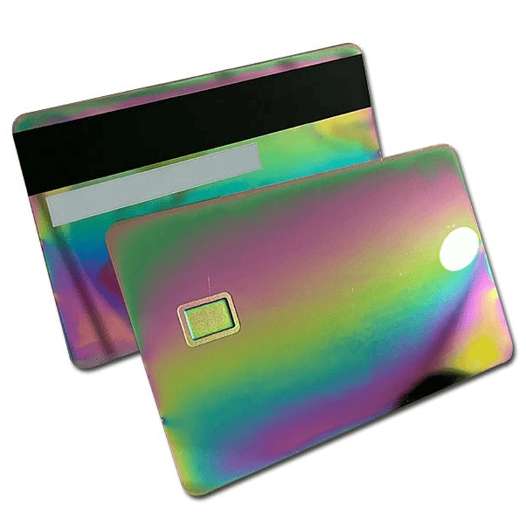 Cartão metálico personalizado com chip, destacando o material e o acabamento da superfície.