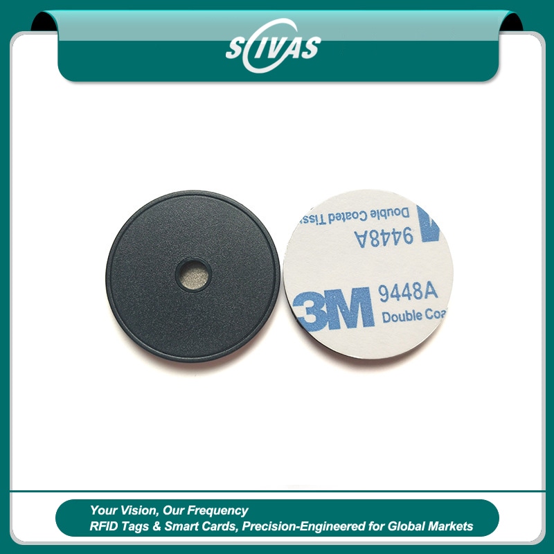 Etiqueta RFID de ronda para ativos metálicos com corpo durável em ABS, indicada para pontos de inspeção e rondas de segurança.