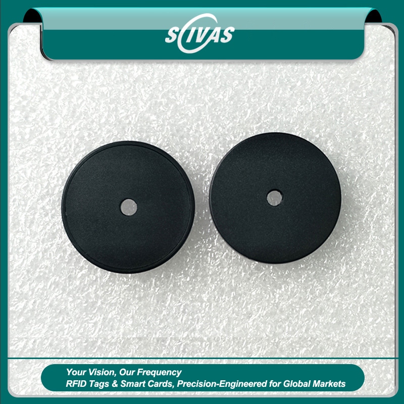 Imagem nítida de Tag RFID ABS para Patrulha em Equipamentos Metálicos destacando instalação em superfície metálica para aplicações de Tags RFID ABS para ronda de segurança.
