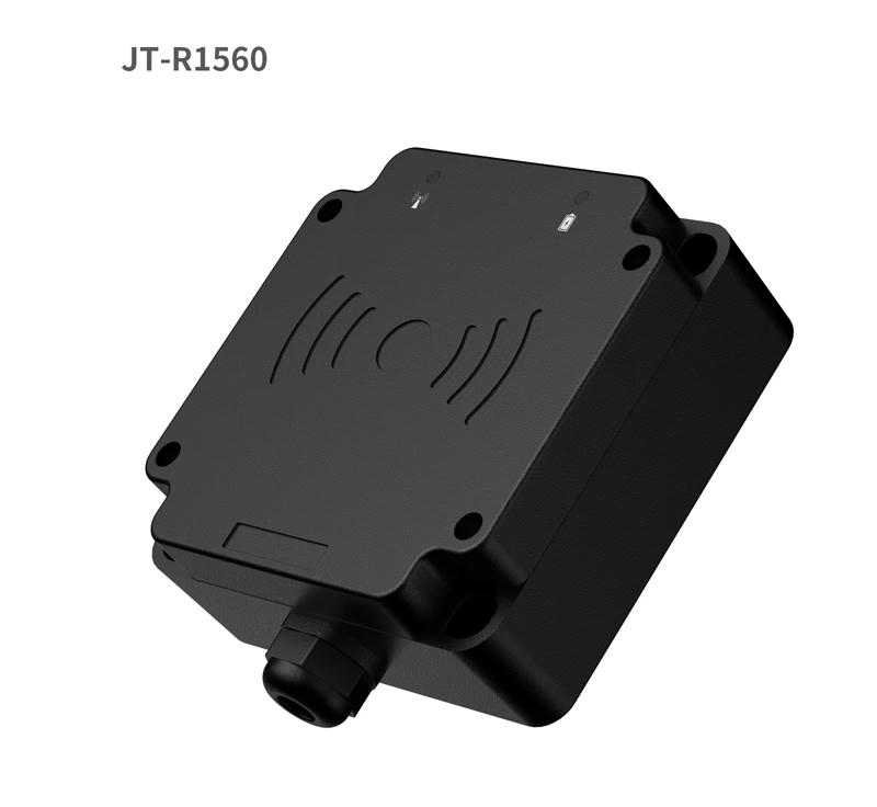 Imagem frontal em ângulo do leitor RFID HF JT-R1560, com padrão em relevo e corpo robusto projetado para linhas industriais.