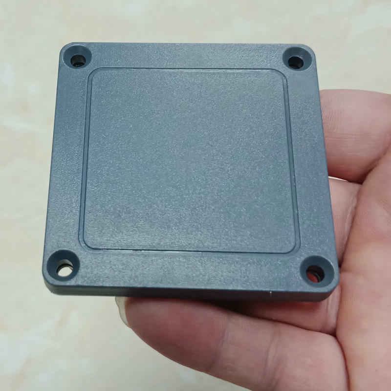 Foto das Tags RFID ABS para Metal para ativos de utilidade pública com logotipo gravado.