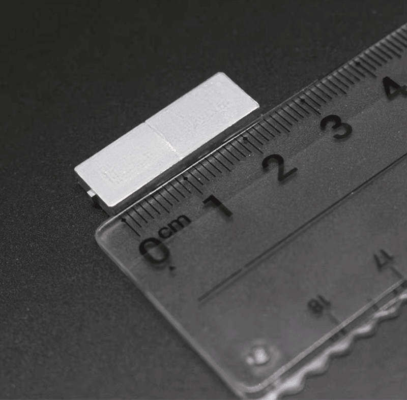 Tags RFID resistentes a químicos para metal com acabamento escovado para projetos de tags RFID de alta temperatura.