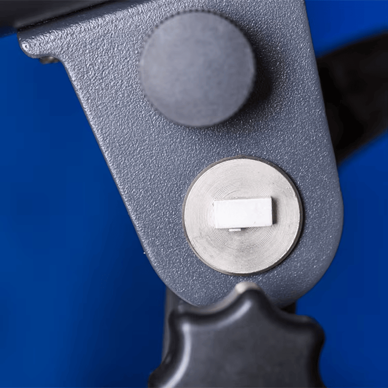 Tags RFID de alta temperatura duráveis com verso adesivo para instalação em ativos metálicos.
