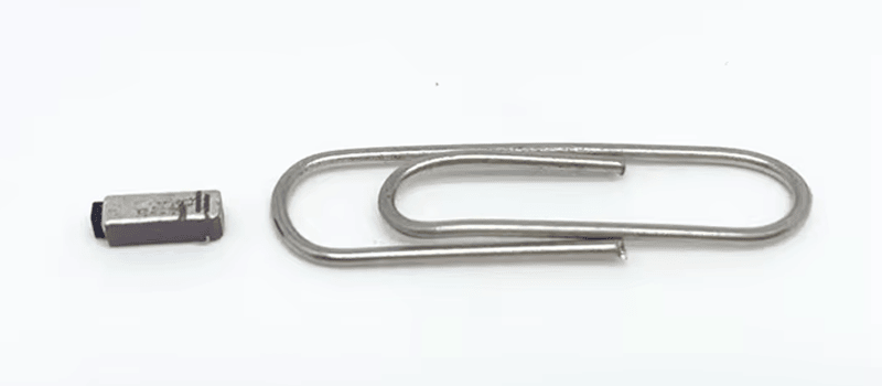 Tags RFID à prova d’água para alta temperatura em uso industrial com foco em ambientes severos.