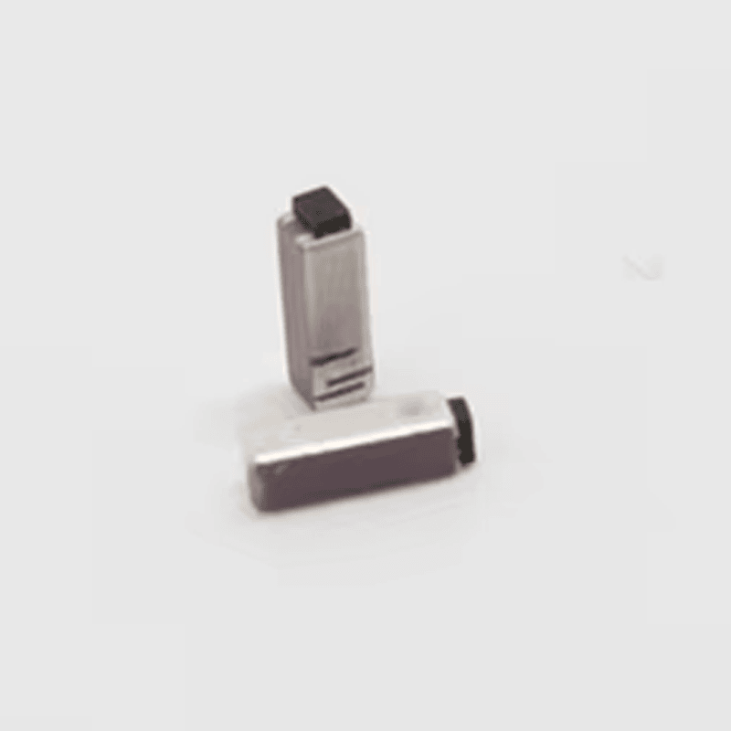Esta imagem destaca design em formato de carteira em Tags RFID UHF à Prova d’Água para Alta Temperatura para aplicações de Tags RFID para altas temperaturas.