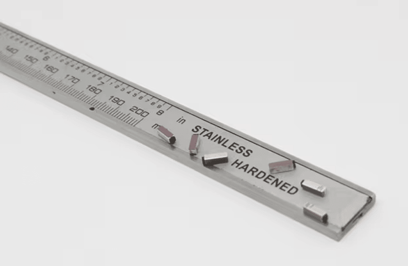 Tags RFID à prova d’água para alta temperatura aplicados ao rastreamento de ativos em armazéns.