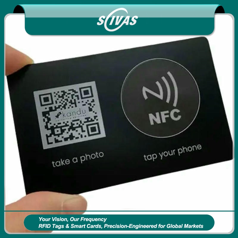 Imagem nítida de Cartões NFC de Aço Inoxidável para Negócios destacando referência de tamanho para aplicações de Cartões de visita metálicos.