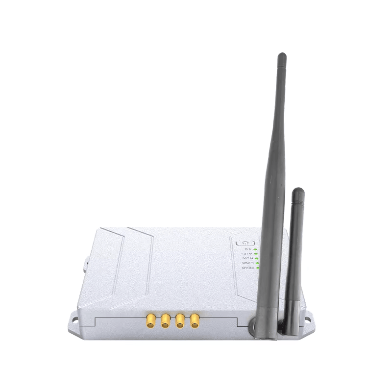 Esta imagem mostra uma vista frontal em ângulo baixo do leitor fixo RFID UHF CF400 com quatro portas de antena superiores e luzes de status